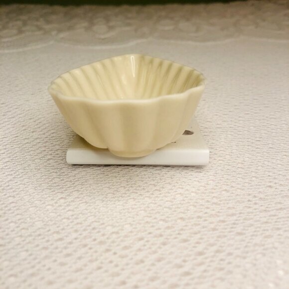 Belleek Vintage Open Salt Cellar Dish Teardrop Fluted 6th Mark 3rd Green - Picture 8 of 16